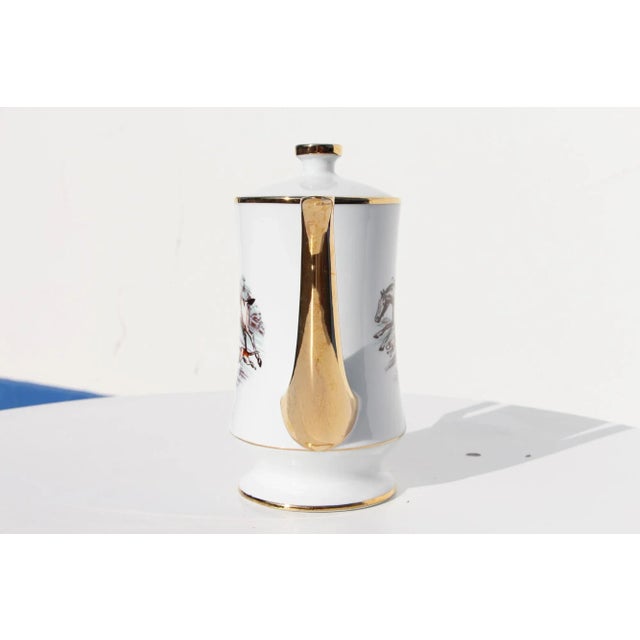 1970s 1970s Vista Alegre Portugal Porcelain Coffee Pot Depicting a Fox Hunting Scene For Sale - Image 5 of 13