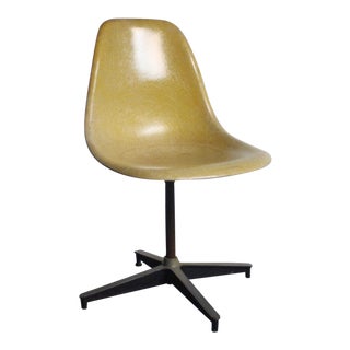 Fiberglass Shell Chair by Charles Eames Chair for Herman Miller, USA For Sale