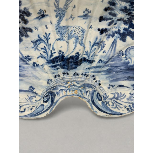 Spanish Tin-Glazed Shell-Form Basin Attr: Puente Del Arzobispo, Toledo 1790-1830 For Sale - Image 9 of 12