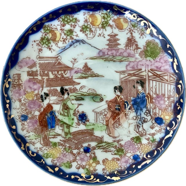 1920's Antique Asian Blue Japanese Chinoiserie Hand Painted Traditional Geisha Girl & Pagoda Plates & Small Bowls - A 23 Piece Set For Sale In Naples, FL - Image 6 of 9