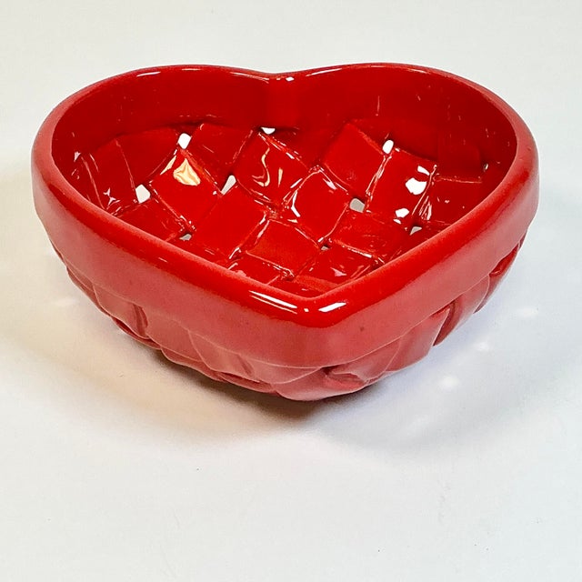 1980s Vintage Italian Majolica Boho Chic Valentine Woven Pottery Heart Bowl For Sale - Image 6 of 12