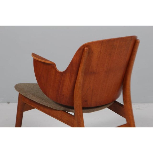 1960s Danish Model 107 Lounge Chair with Oak Frame by Hans Olsen for Bramin, 1960s For Sale - Image 5 of 6
