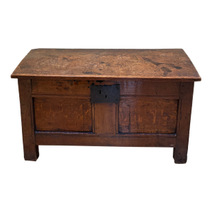 Antique-Style Wooden Storage Chest With Lift-Top Lid