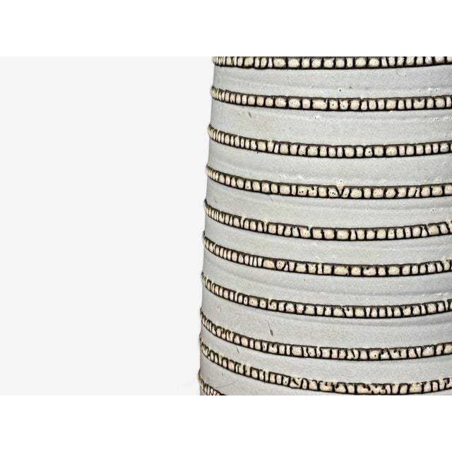 1960s Gordon & Jane Martz, Large Table Lamp, Light Grey Ceramic, Usa For Sale In New York - Image 6 of 9