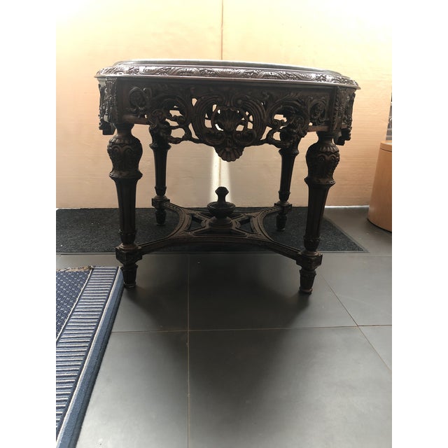 Round marble top table, in excellent conditions, late 19th century.