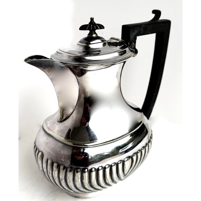 Art Nouveau Victorian Classic Fine Quality Silver Plated (7) Piece Tea Service England C1890 For Sale - Image 3 of 18