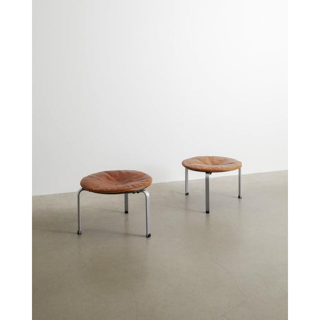 Danish Mid-Century PK-33 Stools in Brown Original Leather by Poul Kjaerholm for E. Kold Christensen, 1960s, Set of 2 For Sale - Image 3 of 8