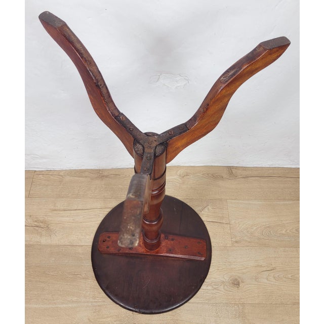 English Victorian Tripod Side Table in Mahogany, 1880 For Sale - Image 13 of 18