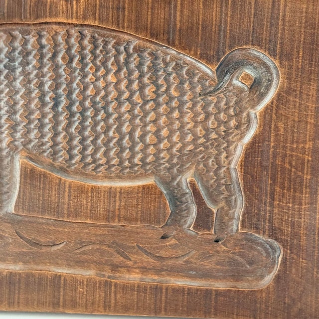 Rustic European Antique Late 19th-Century Dutch Carved Pig Speculaasplank For Sale - Image 3 of 10