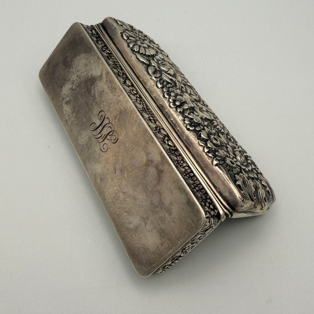 Antique Repoussé Frisiertisch Set in Sterling Silber from Tiffany & Co., 1890s, Set of 7 For Sale - Image 7 of 18
