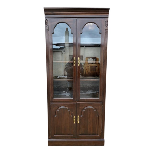 1980s Ethan Allen Georgian Court Display Cabinet Curio Hutch Lighted Chippendale For Sale