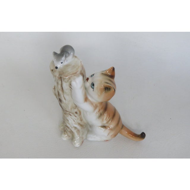 Bone China Taiwan Tabby Cat Chasing Mouse Up a Tree Stump Ceramic Figurine 4964b For Sale In Miami - Image 6 of 14
