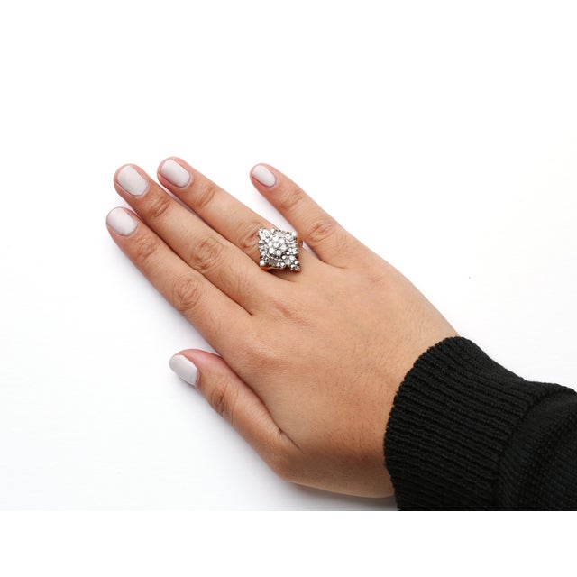 Early 21st Century 10K Yellow Gold 1 Cttw Round and Baguette cut Diamond Cluster and Rhombus Halo Ring (H-I Color, I1-I2 Clarity) - Ring Size 7 For Sale - Image 5 of 6