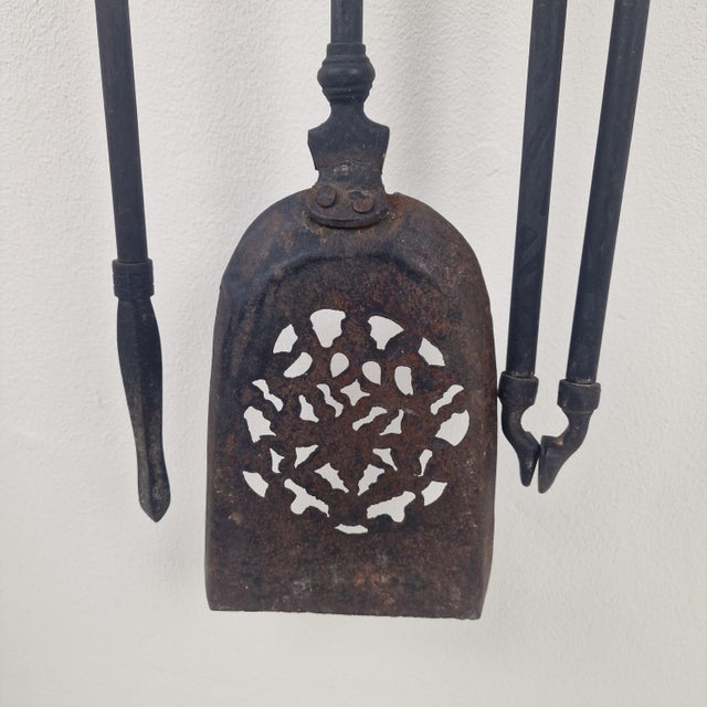 Victorian Wall-Mounted Fireplace Tool Set in Iron and Brass, 1880s For Sale - Image 11 of 16