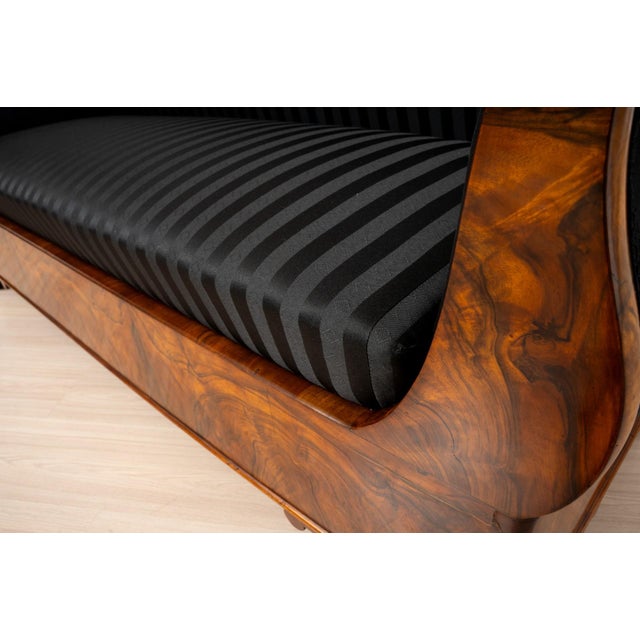 Antique Biedermeier Walnut Sofa, 1850 For Sale - Image 12 of 18