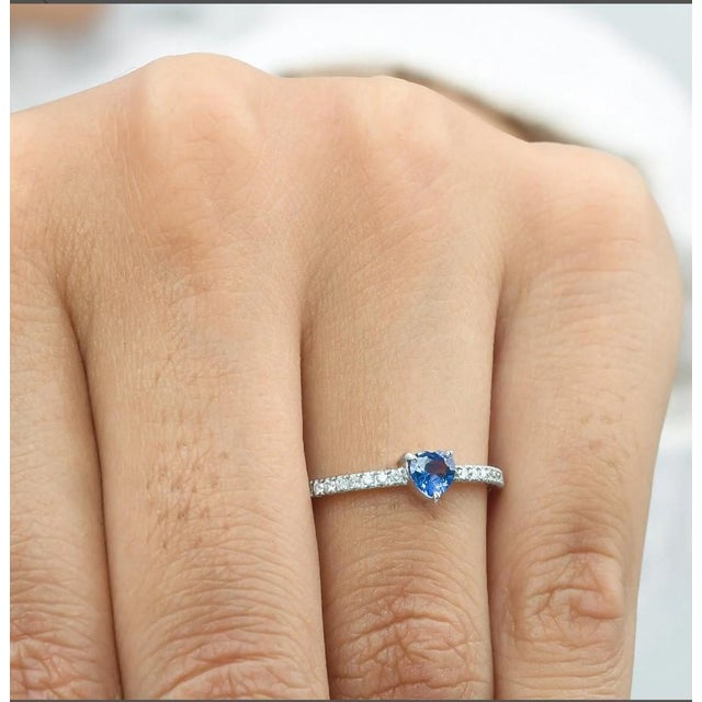 Natural 0.25 cts blue sapphire heart & 0.14 cts diamond ring in 18k gold For Sale - Image 10 of 18