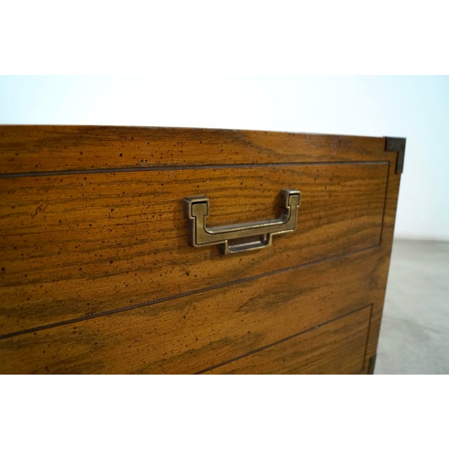 1970’s Hollywood Regency Campaign Trunk Chest / Coffee Table For Sale - Image 9 of 12