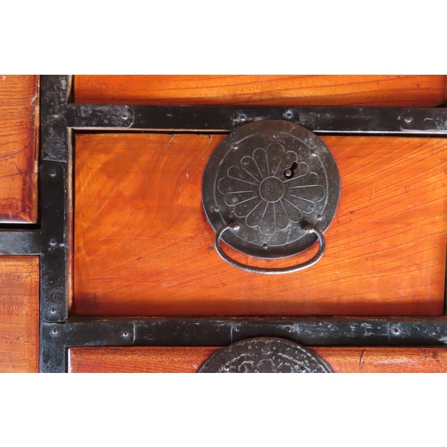 Metal Antique Early Meiji Japanese Keyaki and Cypress Tansu Chest With Hand Wrought Iron Hardware For Sale - Image 7 of 10
