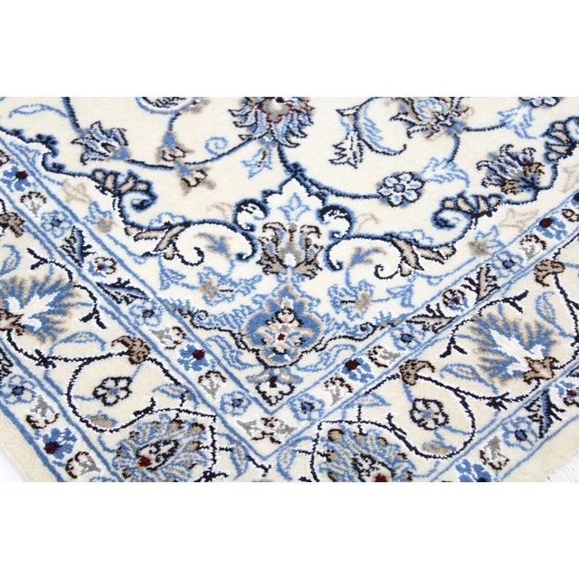 Vintage Middle Eastern Rug in Wool For Sale - Image 5 of 13