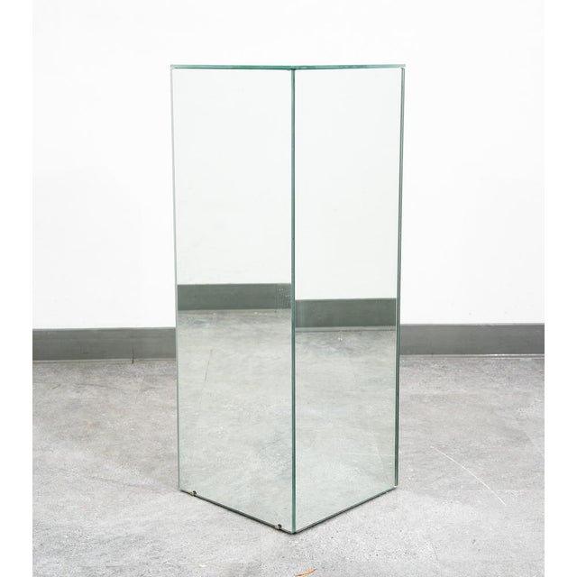 Mirrored vintage 70s-80s pedestal. Great for art or display.