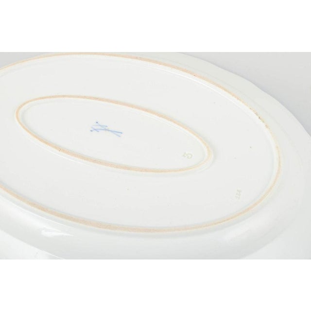Serving Platter in Porcelain with Scalloped Rim and Blue Trim from Meissen, 1920s For Sale - Image 4 of 5