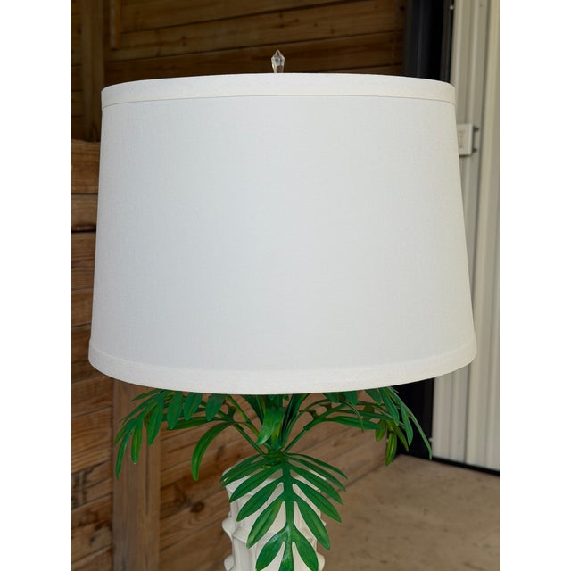 Hollywood Regency Vintage Italian Tole Palm Table Lamp With Sculptural White Ceramic Column Base For Sale - Image 3 of 12