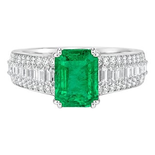 Late 20th Century 14K White Gold Colombian Emerald Baguette Diamond Cocktail Ring, Size 7 For Sale