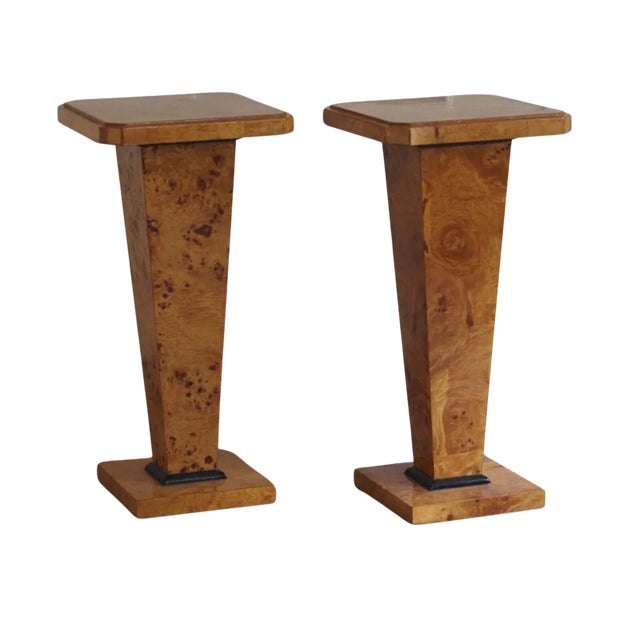 Reproduced Art Deco flower column with elegant Mappa root wood veneer in a marble look, lightweight construction. Set of 2