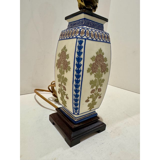 Chinoiserie Vintage Blue and White Floral Porcelain Table Lamp on Wood Base For Sale - Image 3 of 10