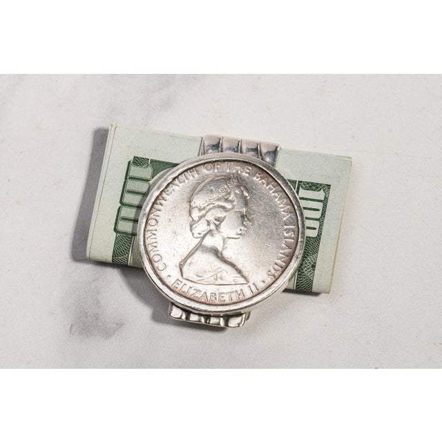 Fantastic Large Vintage Sterling Silver Money Clip 1971 Bahamas Islands Queen Elizabeth II Coin Gentleman’s Accessory British Royalty For Sale - Image 4 of 11
