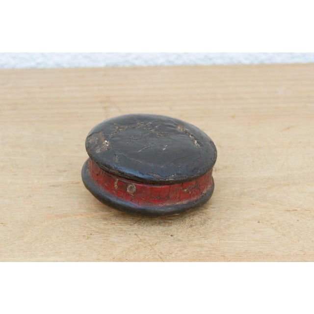 19th Century Petite Antique Round Leather Lidded Box For Sale - Image 5 of 6