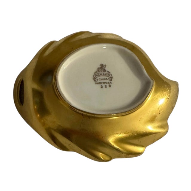 Experience the elegance of Victorian era with this vintage PICKARD Rose & Daisy 228 Gold Encrusted Porcelain Leaf Vanity...