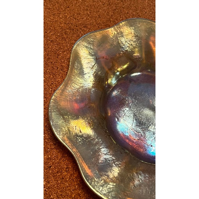 Louis Comfort Tiffany Early 20th Century Louis Comfort Tiffany Gold Iridescent Favrille Ruffled Edge Finger Bowl and Under Plate For Sale - Image 4 of 12