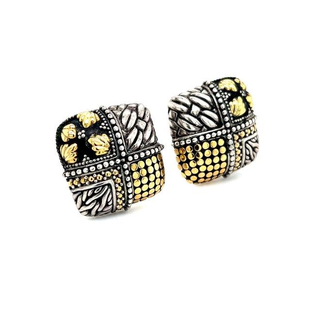 1990s Pair of John Hardy Estate Square Ornate Clip-on Earrings 18k Y Gold + Sterling Silver For Sale In New York - Image 6 of 7