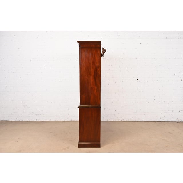Kittinger Georgian Banded Mahogany Lighted Breakfront Bookcase Cabinet For Sale - Image 9 of 12