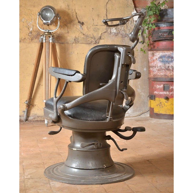 Dentist's Chair, 1940s, in Good conditions. Designed 1920 to 1949