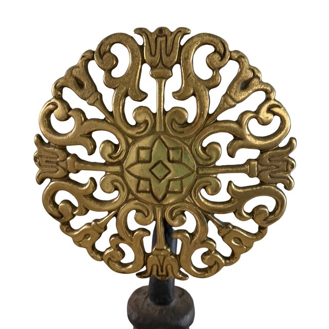 Traditional Brass & Iron Floral Rosette Andirons – Vintage Virginia Metalcrafters For Sale - Image 3 of 4