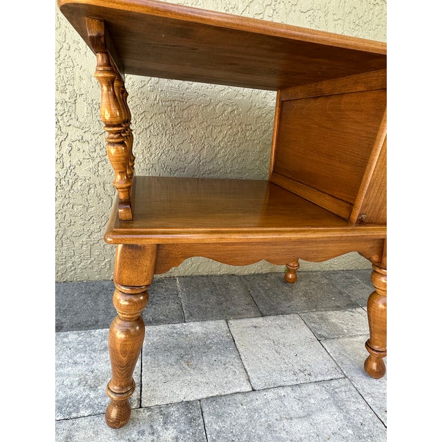 Vintage 1960s Kling Colonial Maple “Buck Wheat” Side/End Table With Built in Magazine/Newspaper Rack For Sale - Image 9 of 12