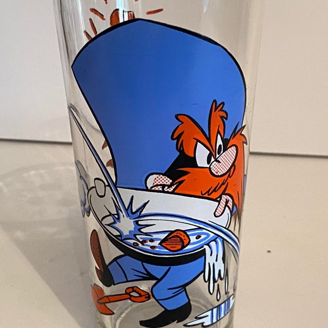 Pop Art 1976 Loony Tunes Yosemite Sam and Speedy Gonzales "Panning for Gold" Collectors Series Glass For Sale - Image 3 of 7
