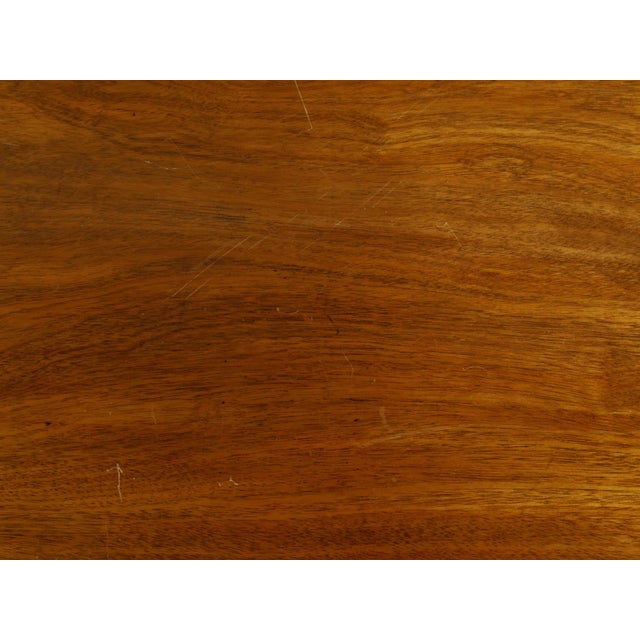 19th Century English Walnut Drop-Leaf Table with Oval Top and Straight Legs For Sale - Image 4 of 12