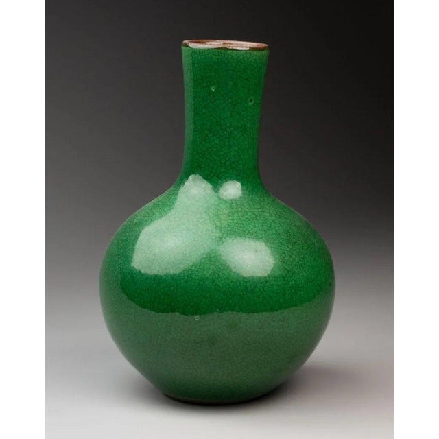Green monochrome porcelain Shangping vase - CHINA Kangxi period (1662-1722) early 18th century Crackled green ground...