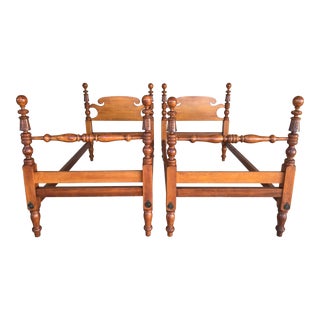 Eldred Wheeler Maple Rice Carved Cannonball Poster Twin Beds - a Pair For Sale