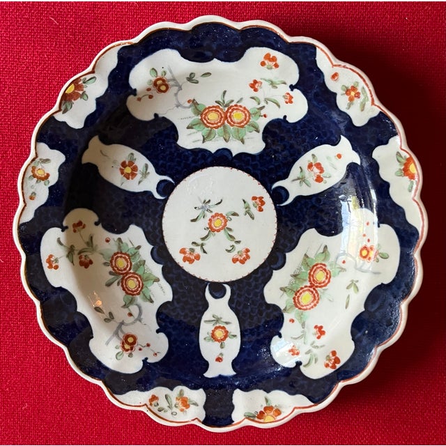 English Antique 18th Century English Georgian First Period Worcester Porcelain Blue Scale Plate, Circa 1770 For Sale - Image 3 of 9