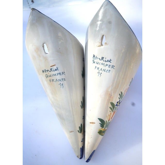 Mid-20th Century Set of French Henriot Quimper Tin-Glazed Faience Wall Pocket Vases For Sale - Image 9 of 10