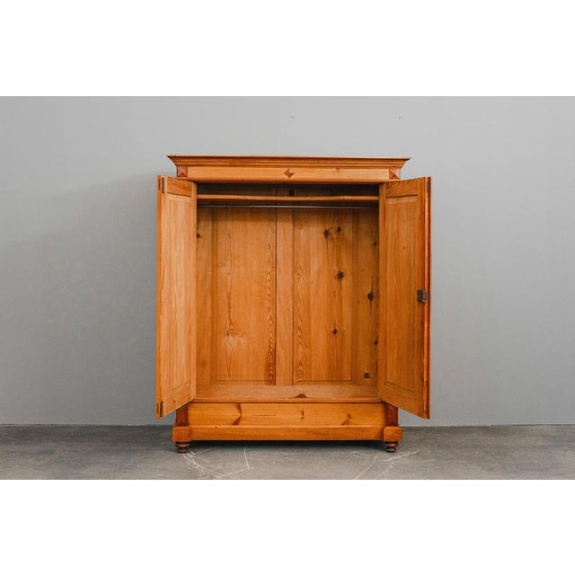 19th Century Gründerzeit Wardrobe in Pine For Sale - Image 3 of 18