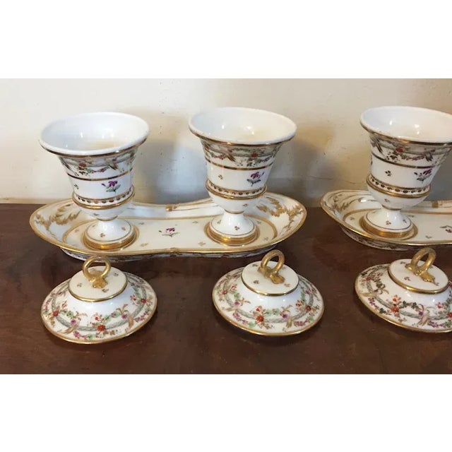 Neoclassical Antique 18th Century Dihl et Guerhard Porcelain Double Urns on Tray in Sprig - A Pair For Sale - Image 3 of 13