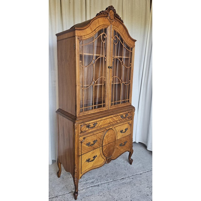 Gorgeous Display, China Cabinet. French Louis XV Style., Romantic Style. Burl wood Veneer, with glass doors and wood...