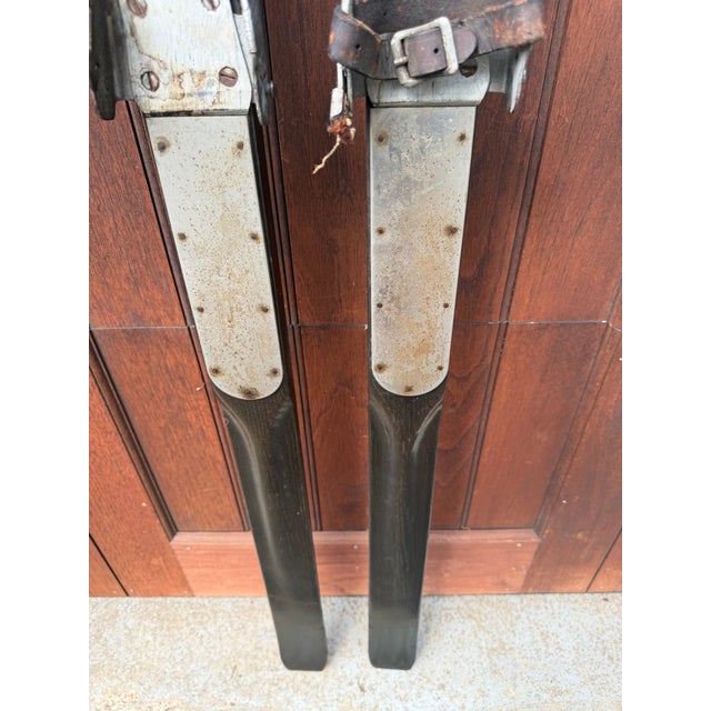 Antique Paris Mfg. Co. Wooden Skis – South Paris, Maine – Vintage Downhill Skis With Original Metal Bindings – Rustic Ski Lodge Wall Decor For Sale In Boston - Image 6 of 16