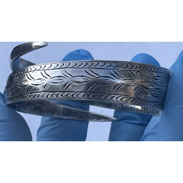 Asian Style 1980s Hmong Hill Tribe Sterling Silver Double Wrap Cuff, Unisex For Sale - Image 4 of 12