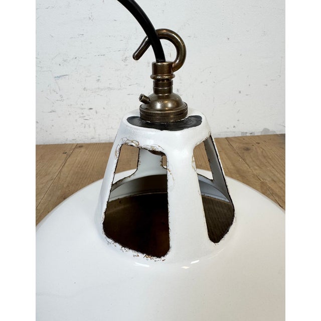 Industrial White Enamel Factory Pendant Lamp from Thorlux, 1960s For Sale - Image 15 of 18
